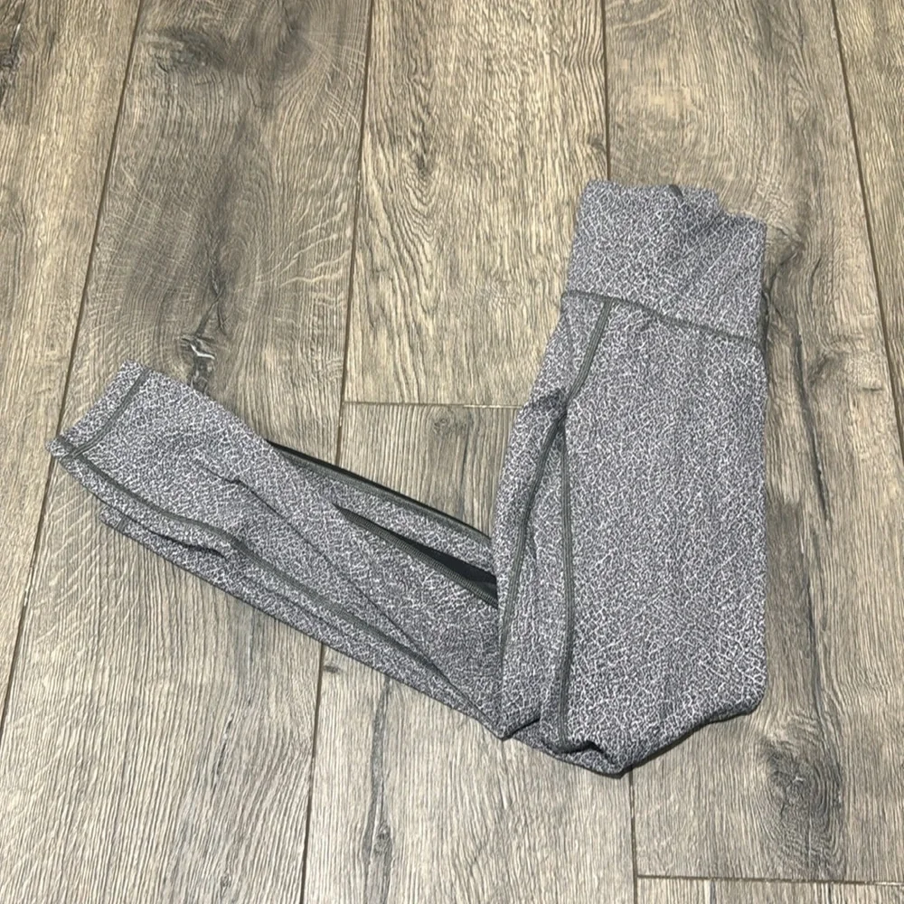 • Lululemon • Train Times 7/8 Pant *25